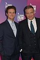 jonathan groff attends the premiere of his new show mindhunter 03
