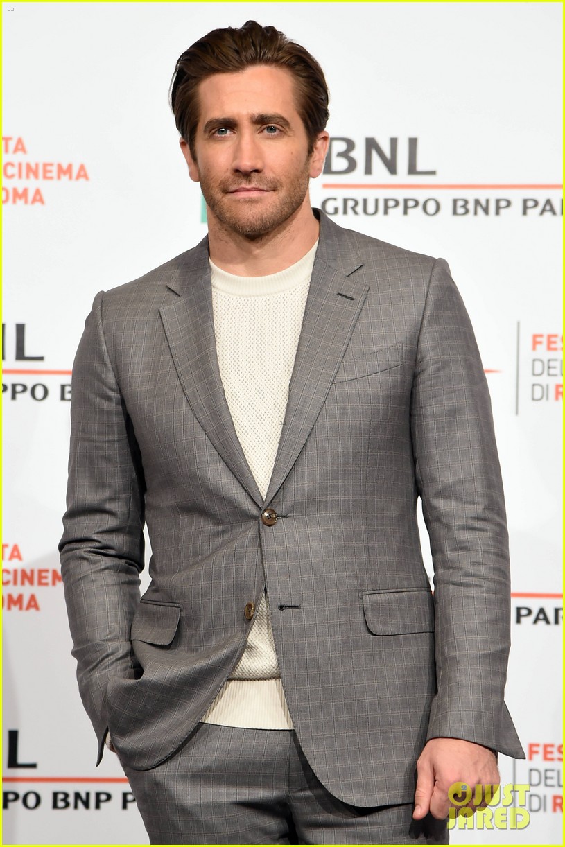 jake gyllenhaal suits up for stronger photocall during rome film festival 053979101