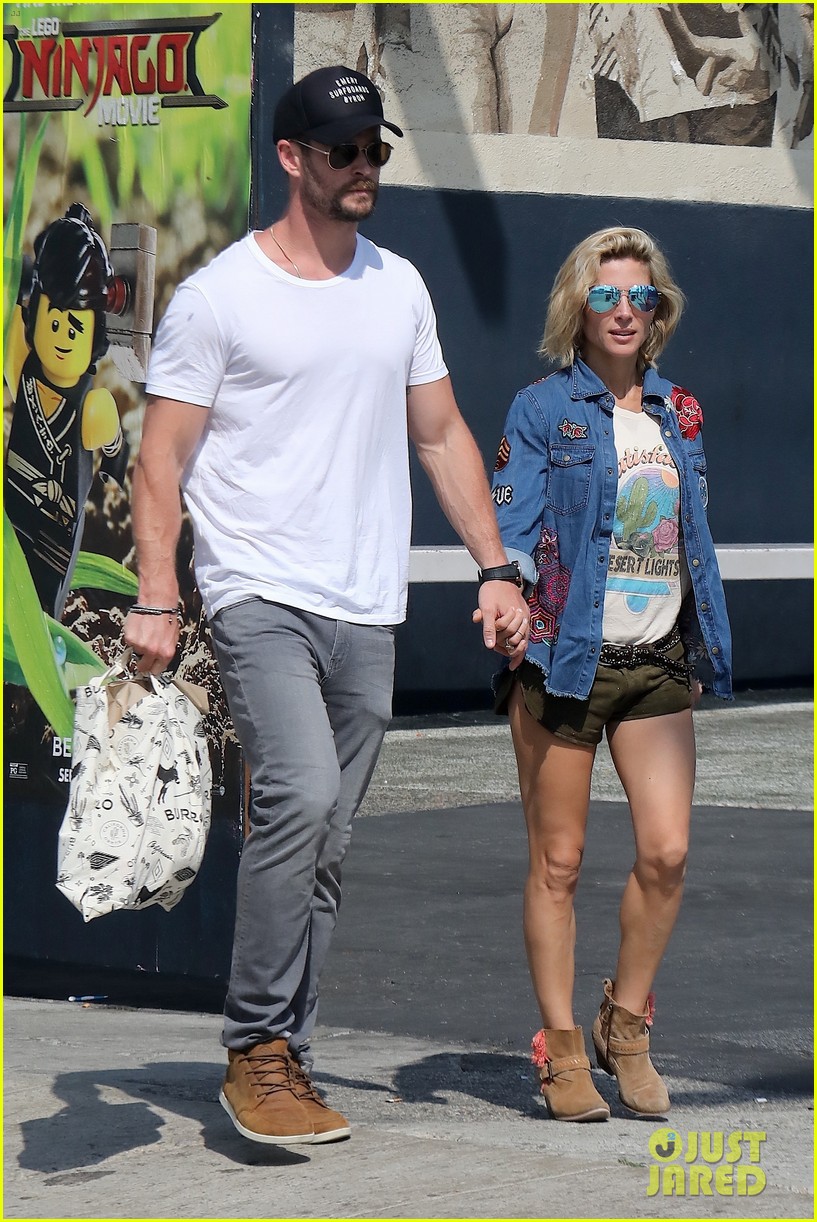 chris hemsworth wife elsa pataky hold hands on monday shopping trip 053967189