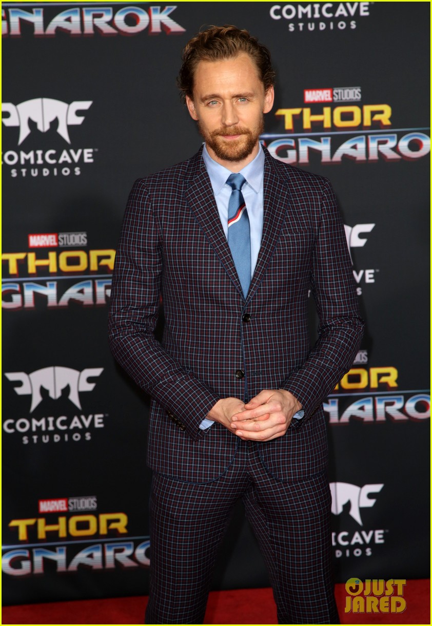 tom hiddleston sports scruffy beard at thor premiere 043970754