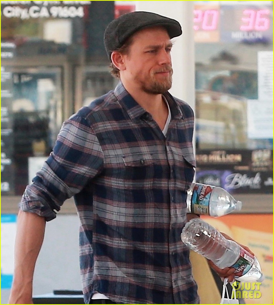 charlie hunnam stocks up on bottled water at gas station 02