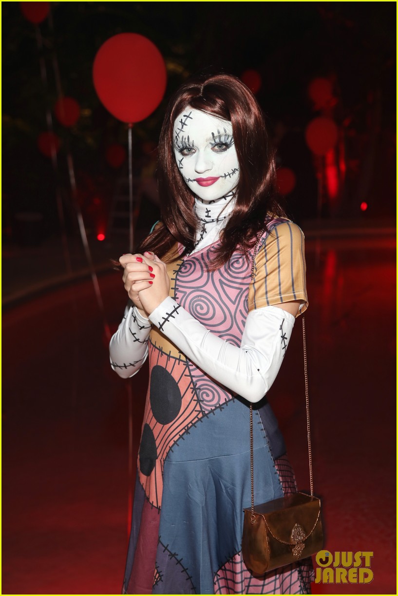 joey king just jared halloween party 113979093
