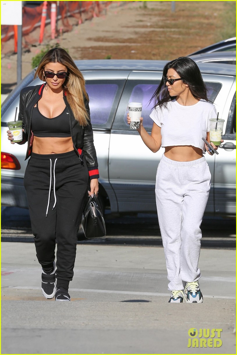Kourtney Kardashian Shows Her Toned Abs During Tea Run! Photo 3975753
