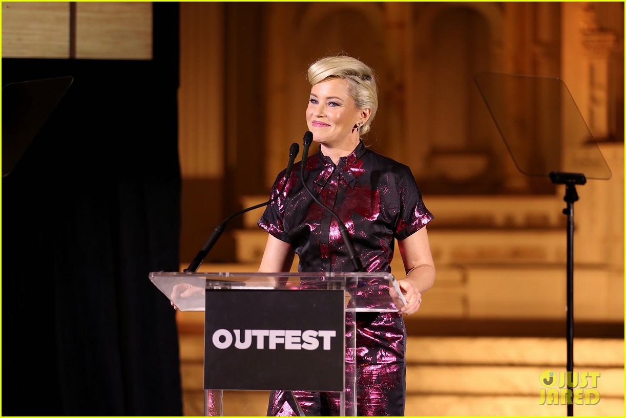 elizabeth banks honors laverne cox at outfest awards 133976787
