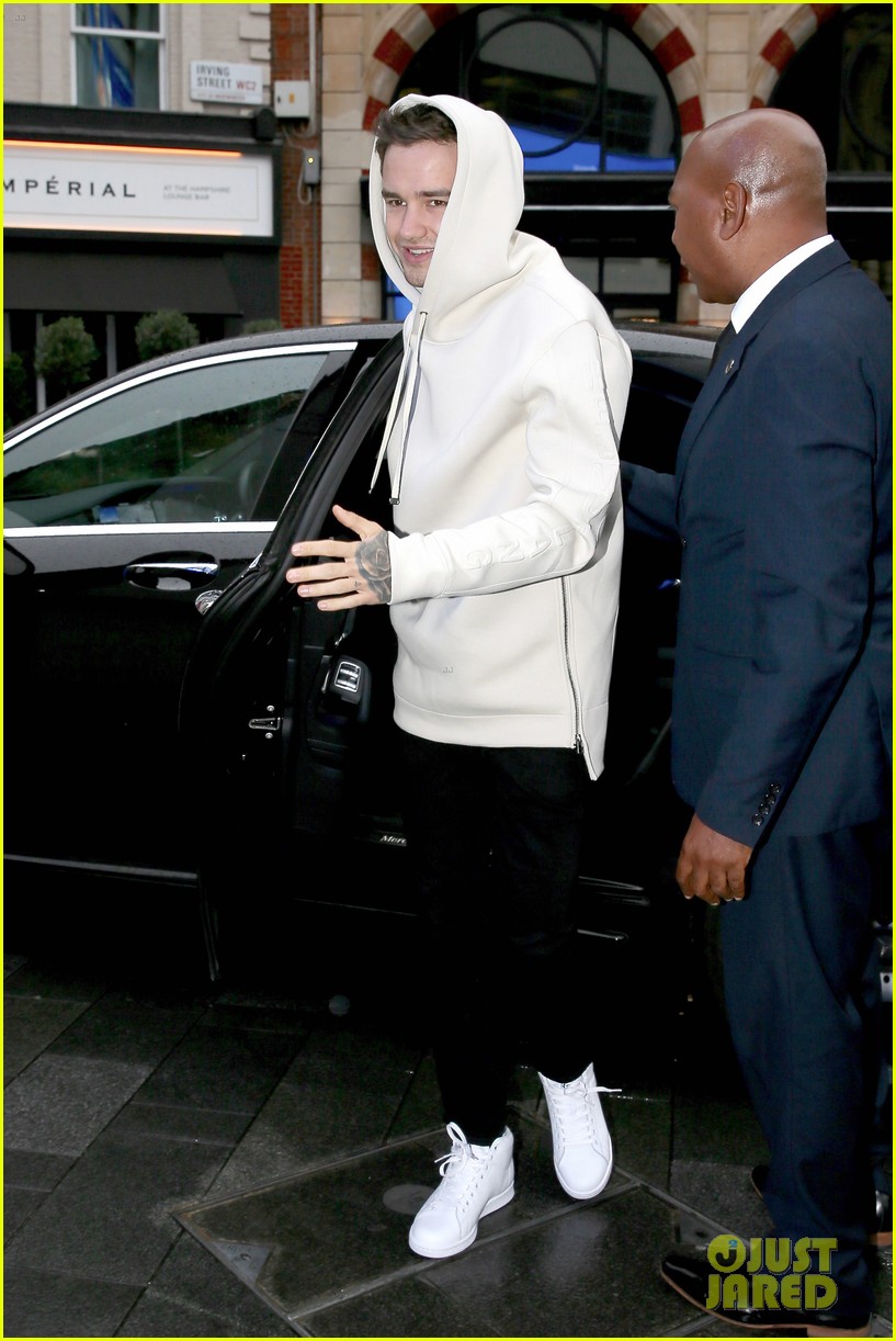 Liam Payne Debuts 'Bedroom Floor' Lyrics On Instagram Stories Photo