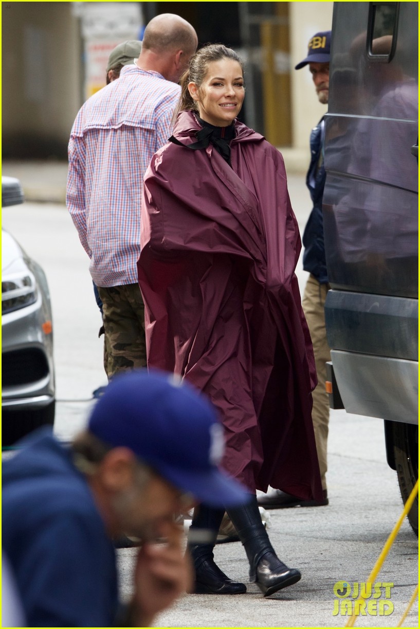 evangeline lilly covers up ant man costume 04