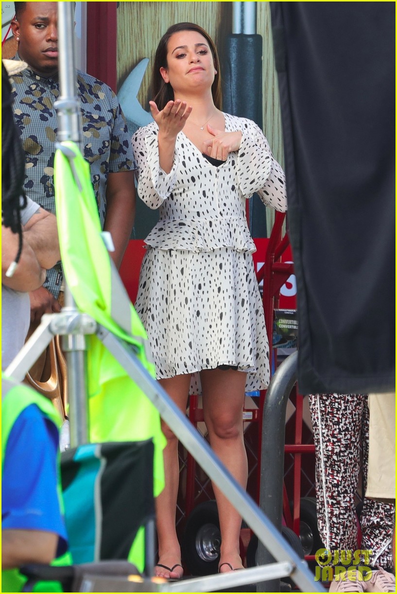 lea michele tries to kee cool while filming in la 013977929