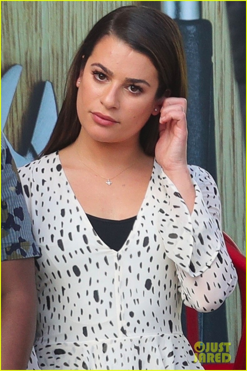 lea michele tries to kee cool while filming in la 02