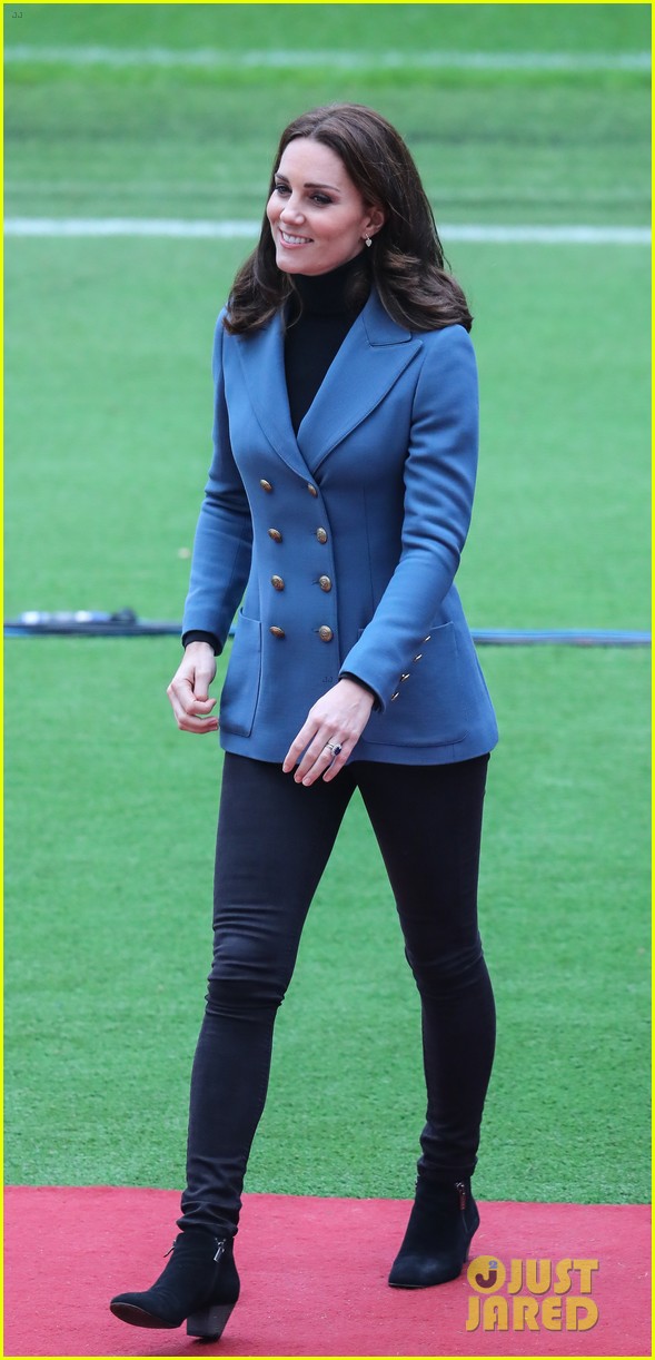 Pregnant Kate Middleton Makes Surprise Appearance at Coach Core