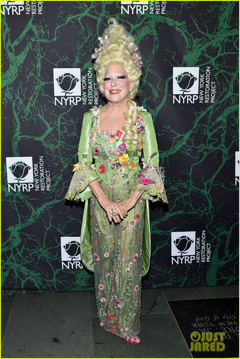 bette midler hulaween party 073979992