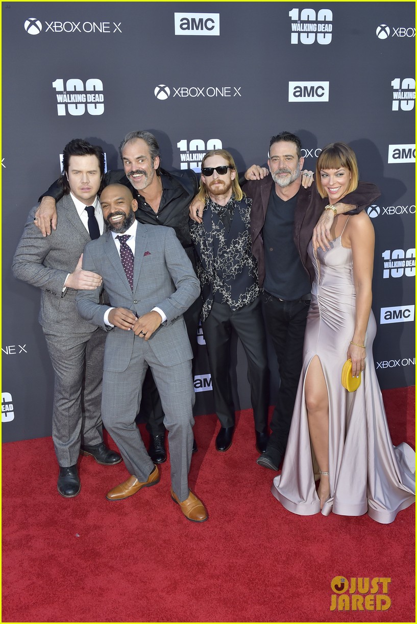 norman reedus andrew lincoln the walking dead cast celebrate 100th episode 033976518