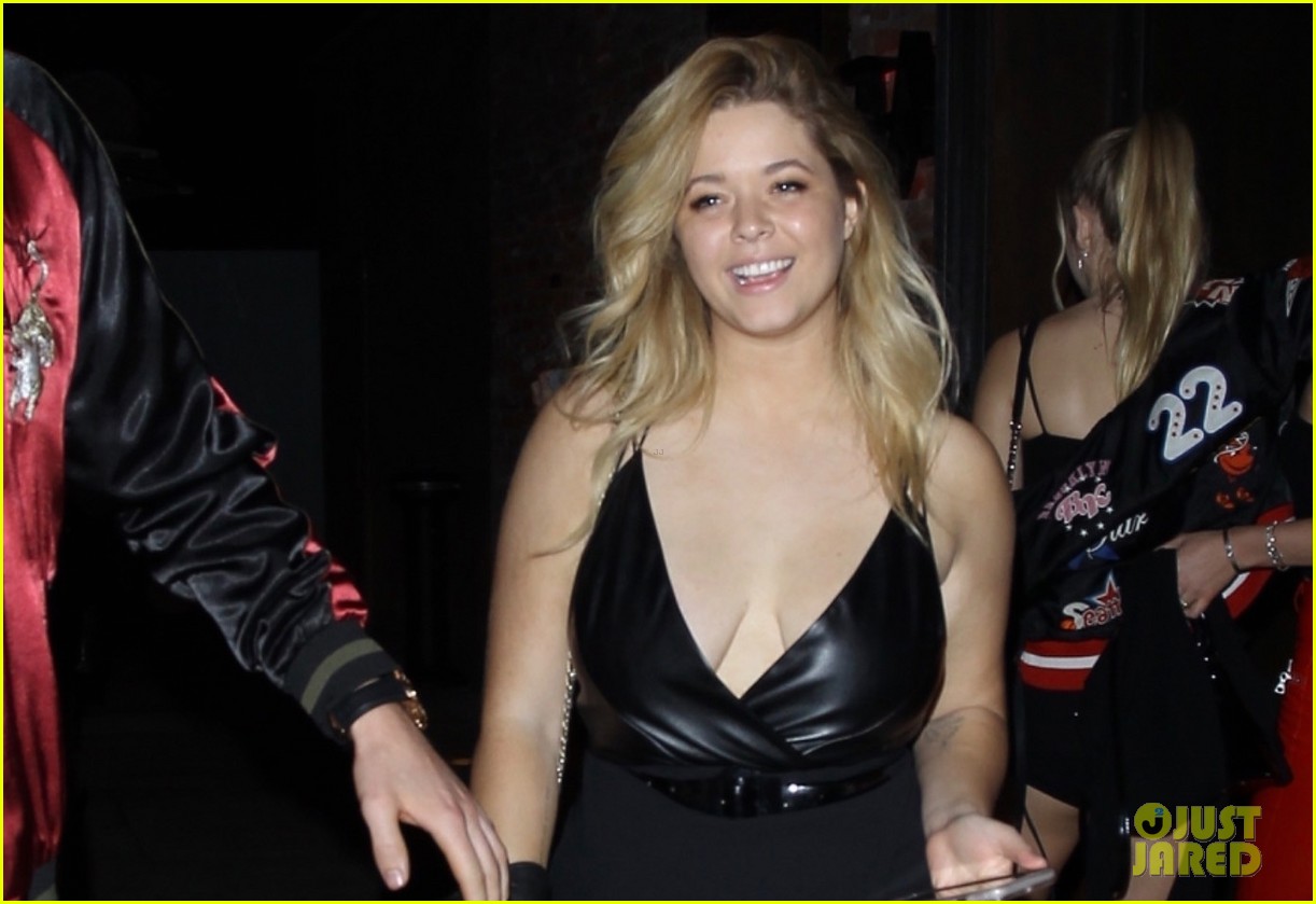 sasha pieterse fiance dine out hollywood 043967893