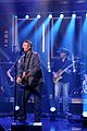 jimmy fallon serenades blake shelton with ill name the dogs on tonight show 07