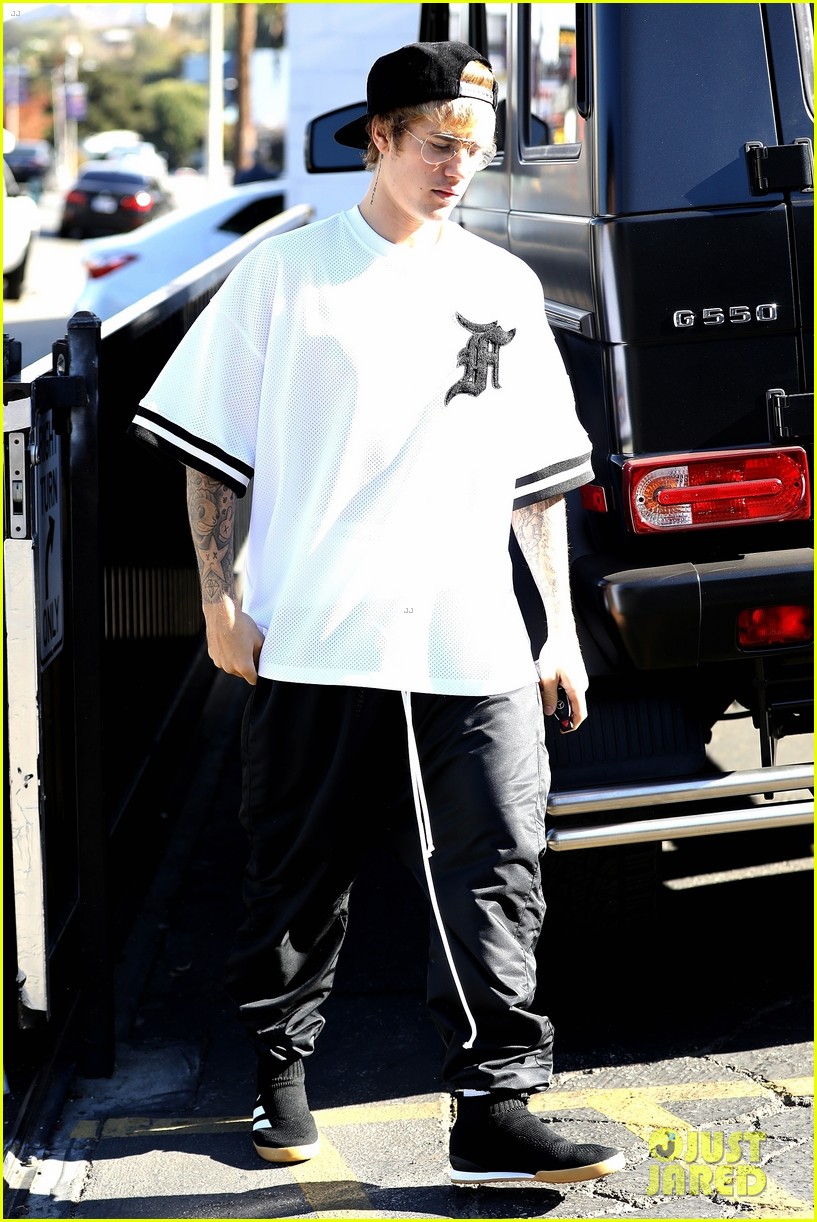 justin bieber works up a sweat at morning dance class 26