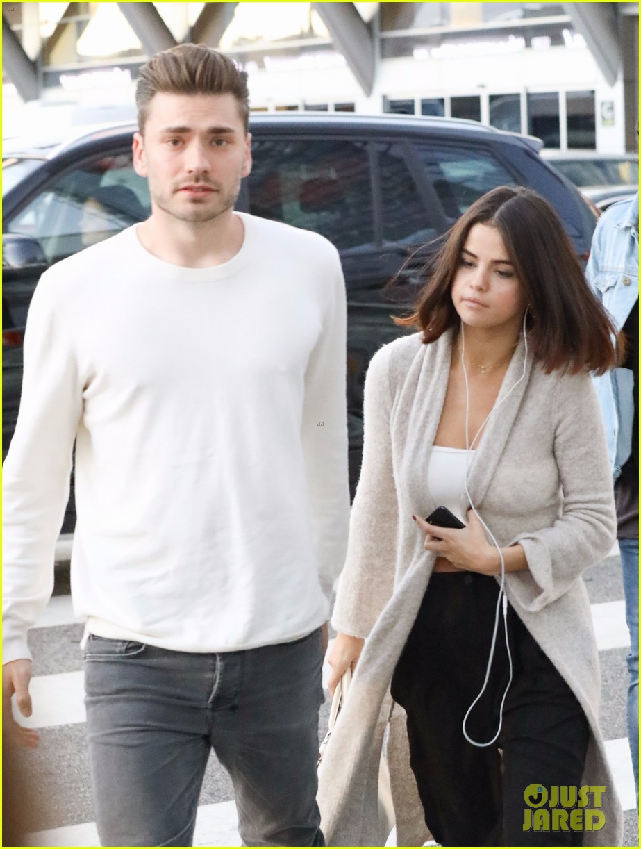 Justin Bieber & Selena Gomez Attend Second Church Service of the Day(02)