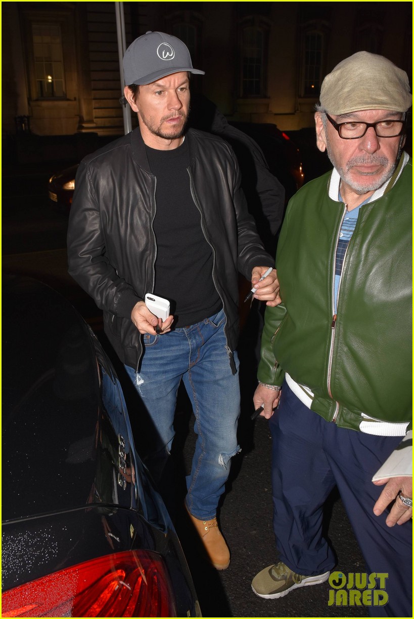 mark wahlberg will ferrell and daddys home 2 co stars step out for irish premiere 143987965