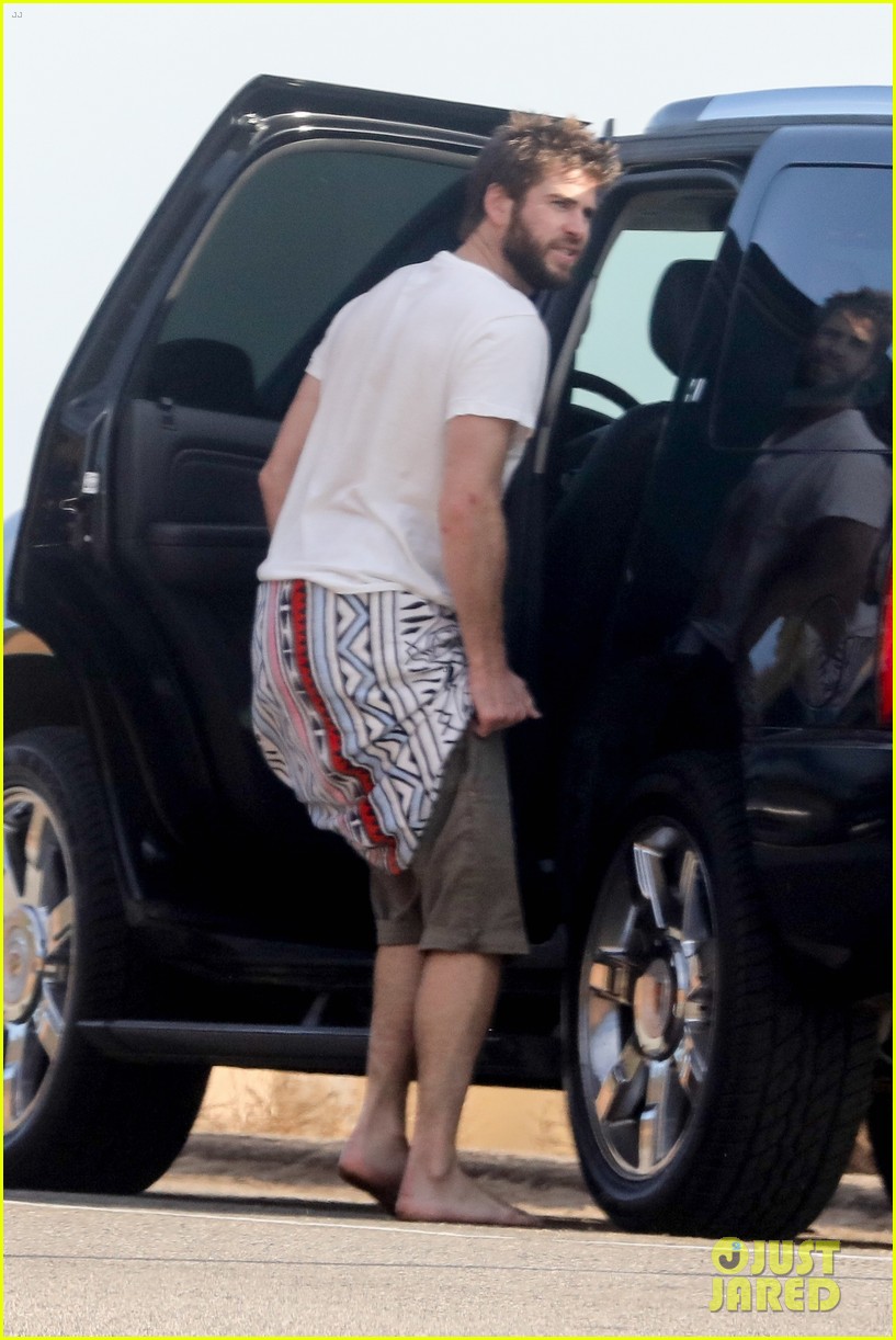 liam hemsworth spends the afternoon surfing in malibu 06