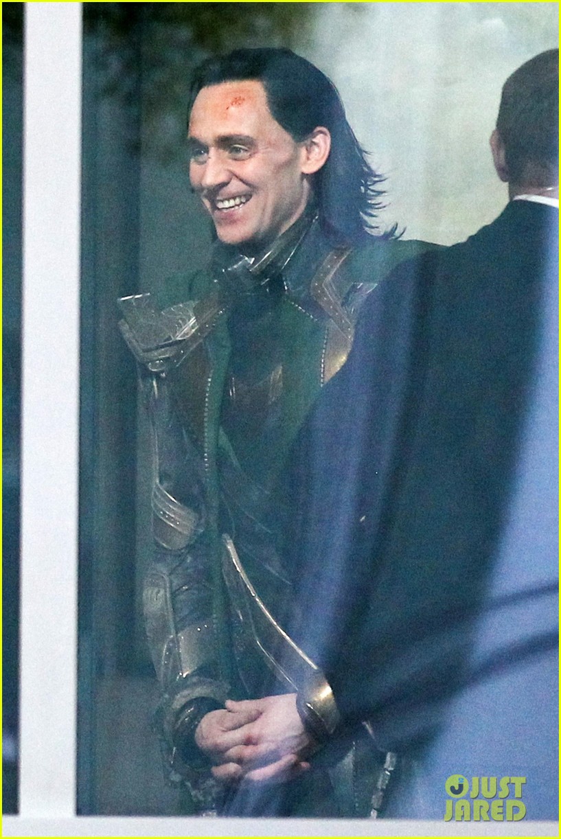 tom hiddleston gets into loki costume for avengers 4 073981459
