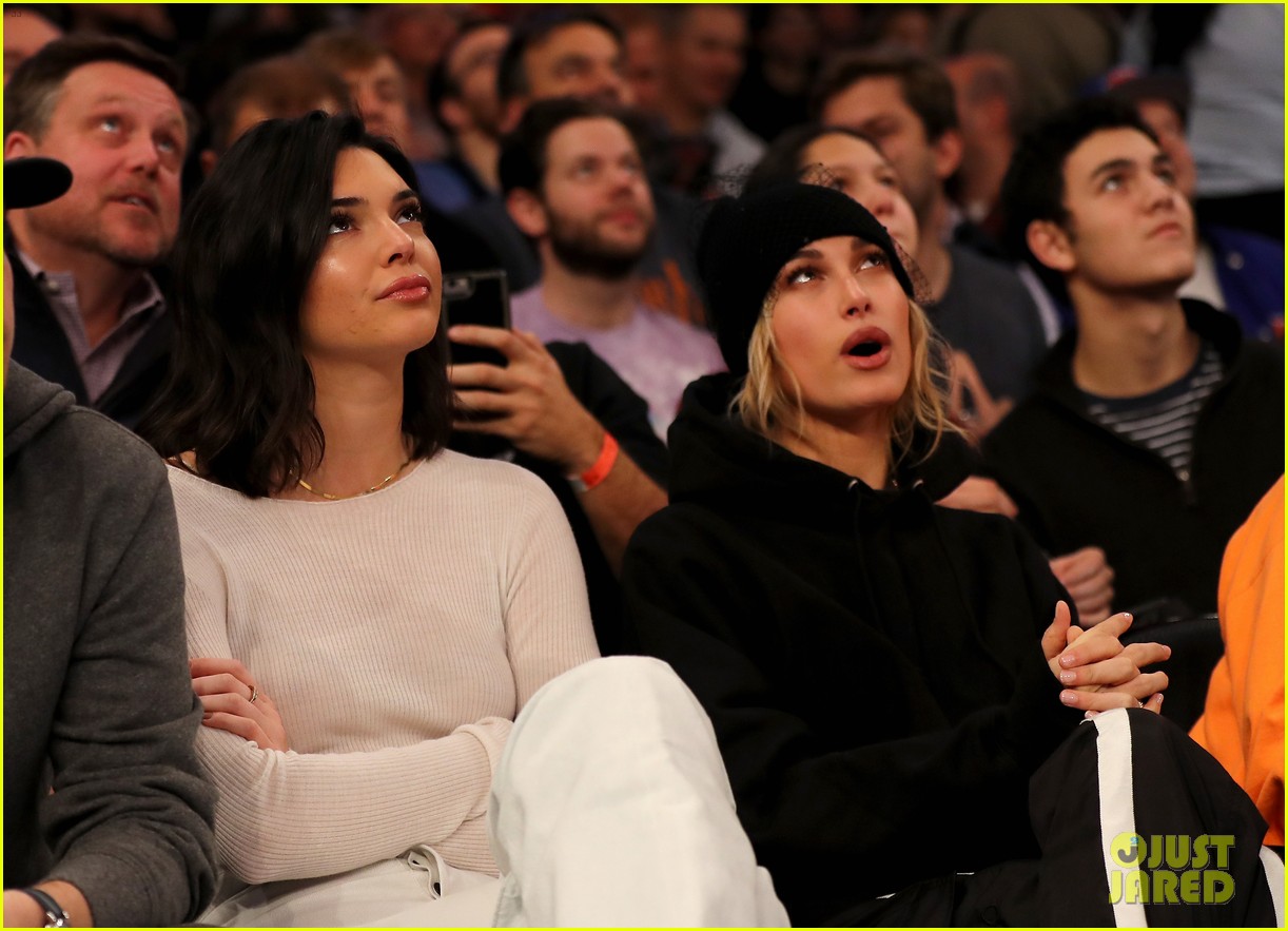 kendall jenner courtside to watch blake griffin 01