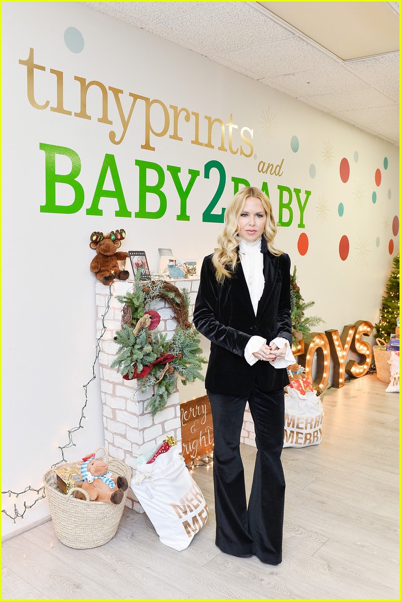 julie bowen christmas wrapping 05