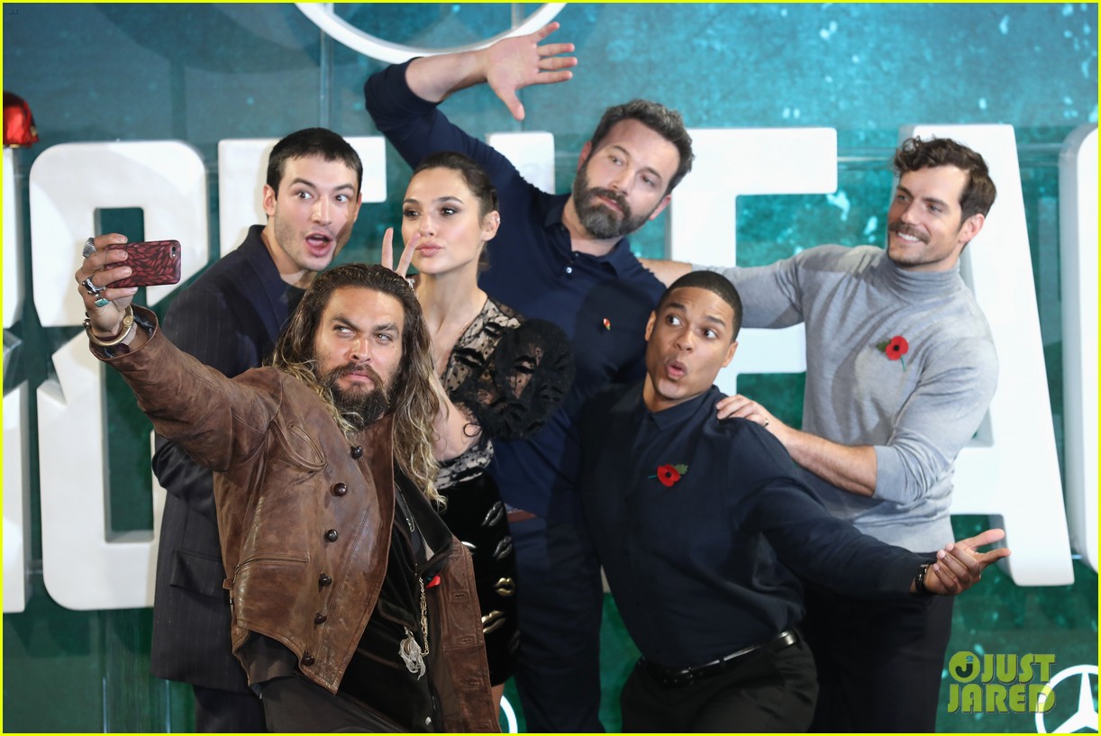 &lsquo;Justice League&rsquo; Cast Gets Silly at London Photo Call!: Photo 3982081