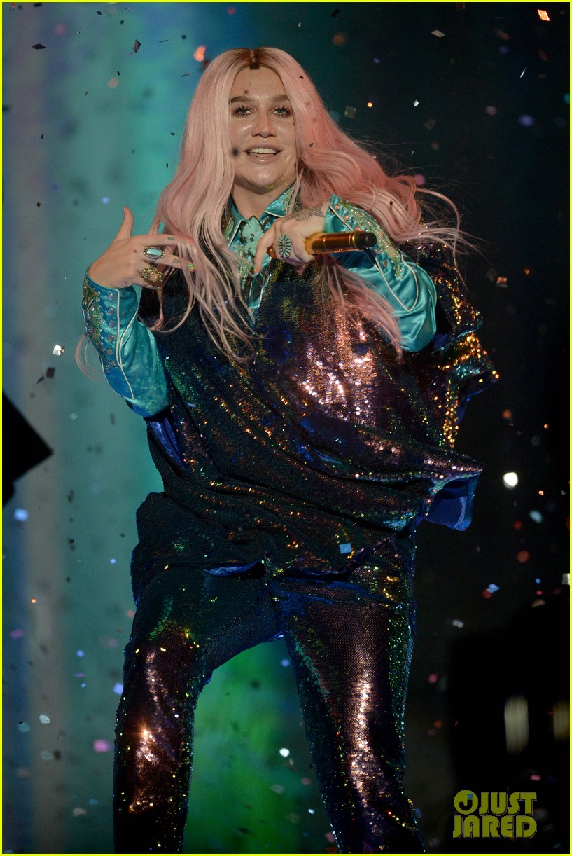 kesha performs learn to let go at mtv emas 2017 03