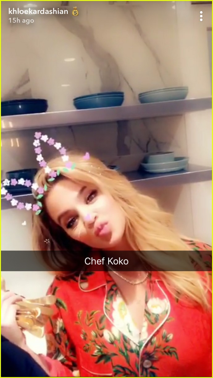 Pregnant Khloe Kardashian Made an Incredible Thanksgiving Meal for