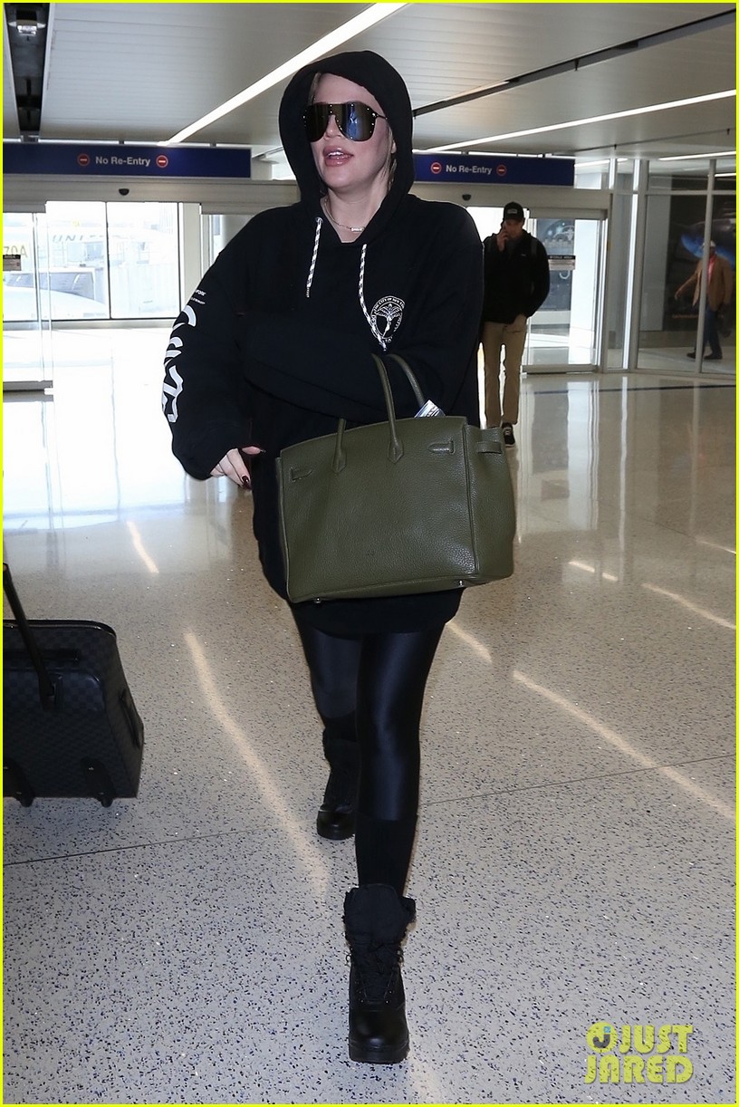 Pregnant Khloe Kardashian Covers Up in Sweats at the Airport Photo