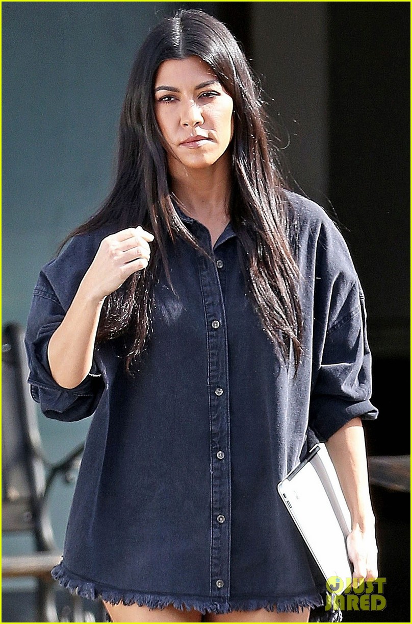 Kourtney Kardashian Shares Fun Disneyland Throwback! Photo 3989159