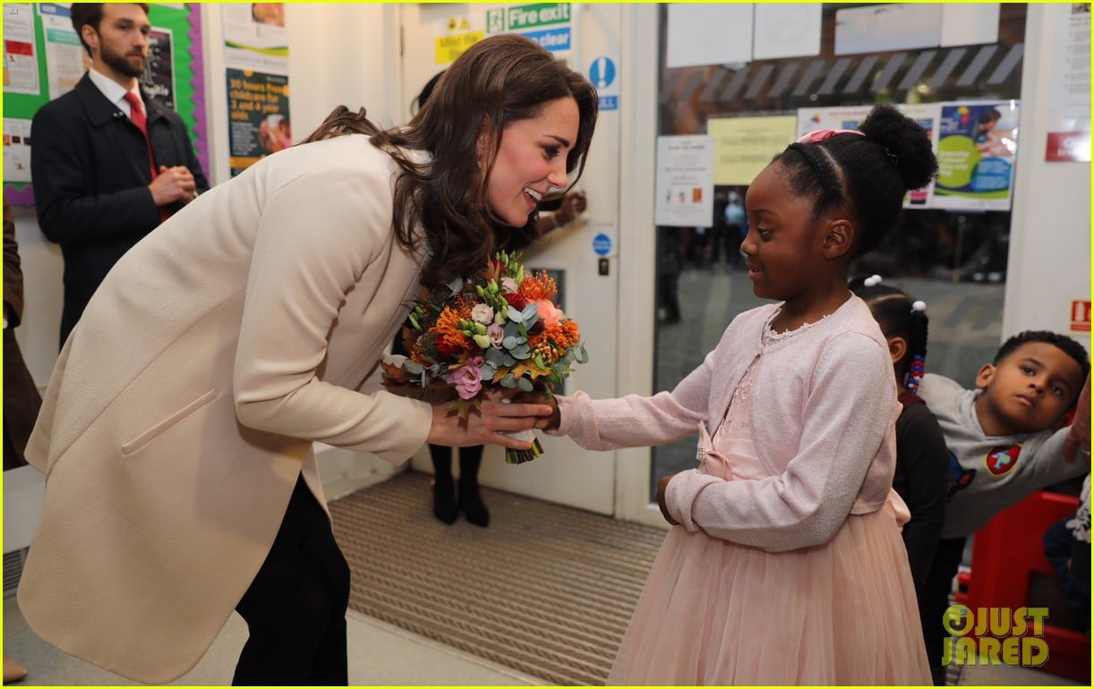 kate middleton supports fellow pregnant moms at rescheduled family action visit 023987289