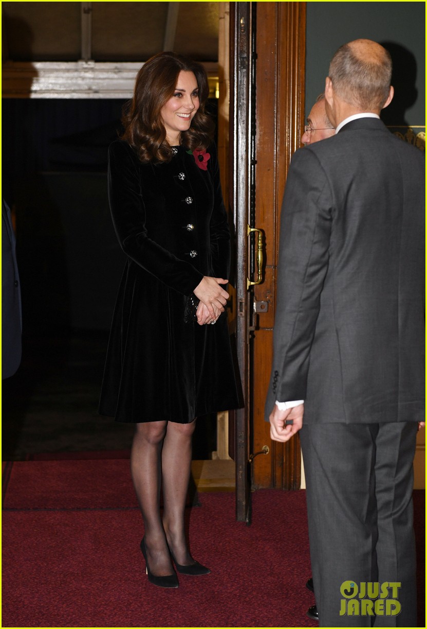 kate middleton joins the queen at festival of remembrance 01