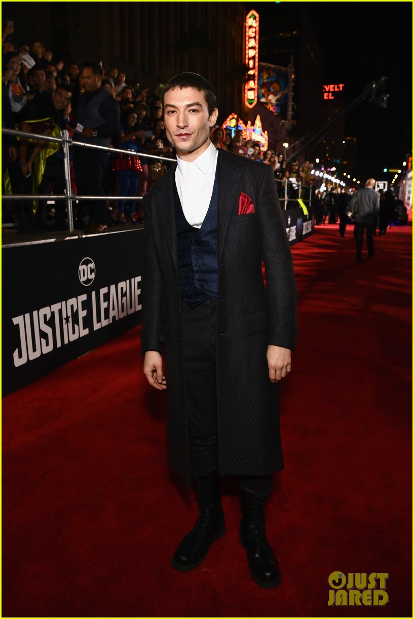 ezra miller and ray fisher join forces at justice league premiere 083987040
