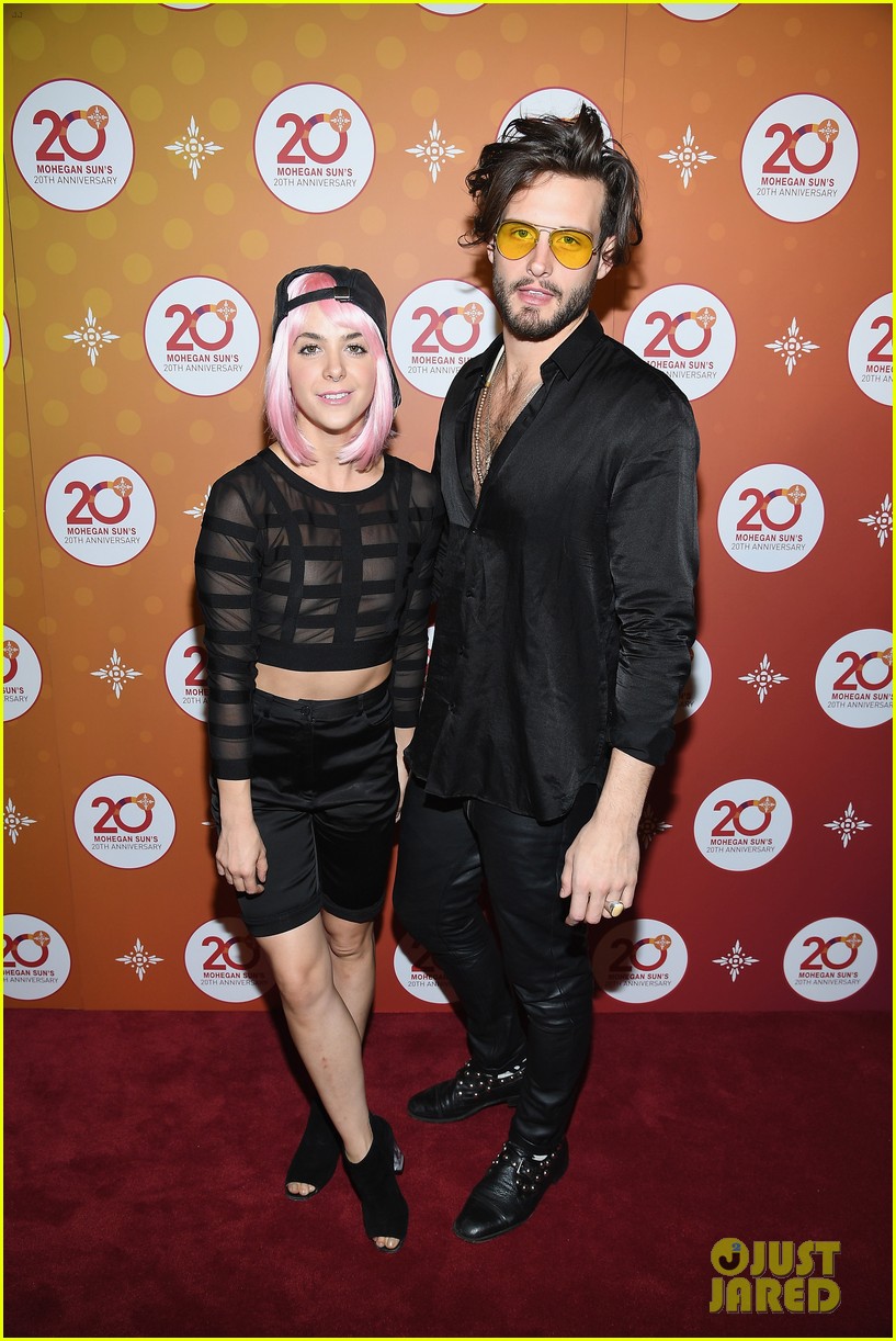 Nico Tortorella & Partner Bethany Meyers' Holiday Plans Affected By(02)