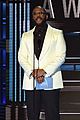 tyler perry gets standing ovation at cma awards 2017 01