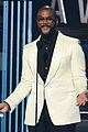 tyler perry gets standing ovation at cma awards 2017 04