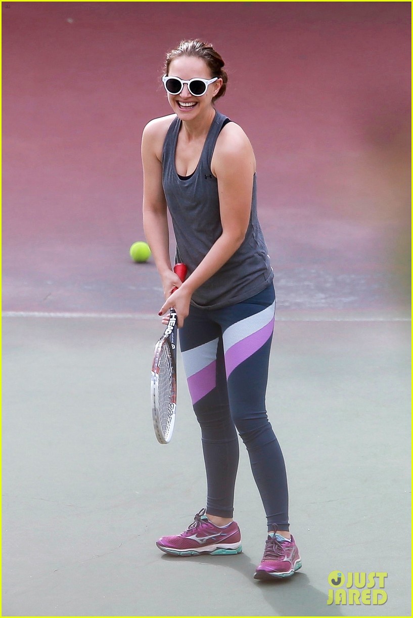 natalie portman is all smiles while working on her tennis game 013988729