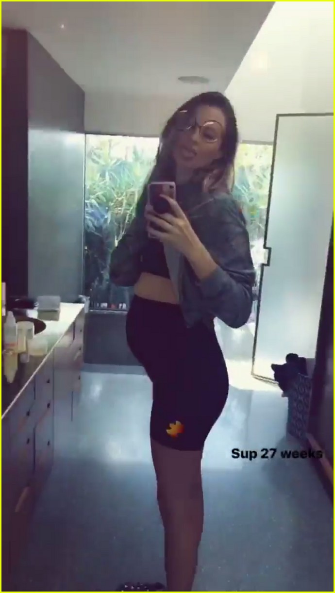 behati prinsloo shows off baby bump at 27 weeks see the pics 04