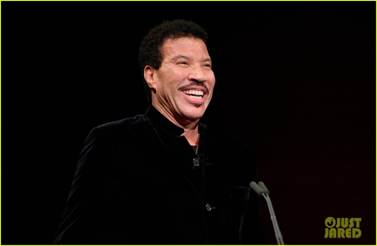 lionel richie and daughter sofia make rare red carpet appearance together 193985403