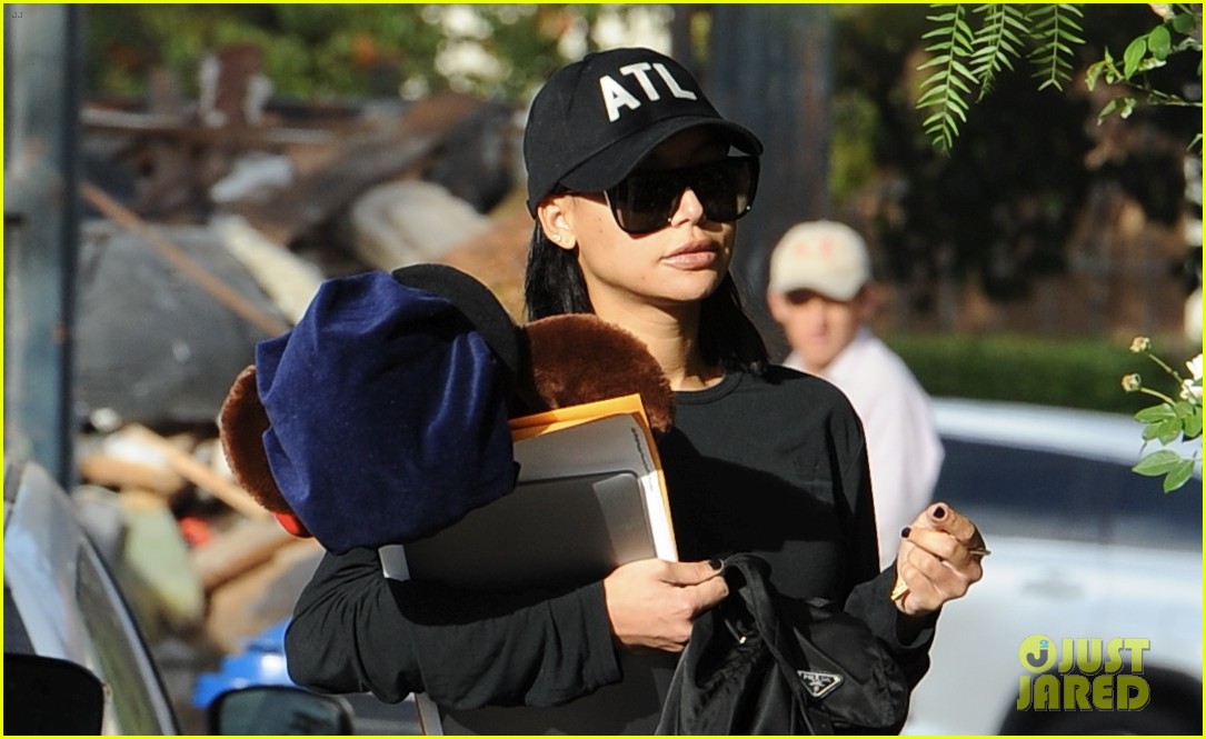 naya rivera steps out for the first time since arrest 083994696