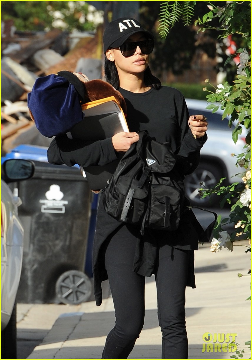 naya rivera steps out for the first time since arrest 103994698