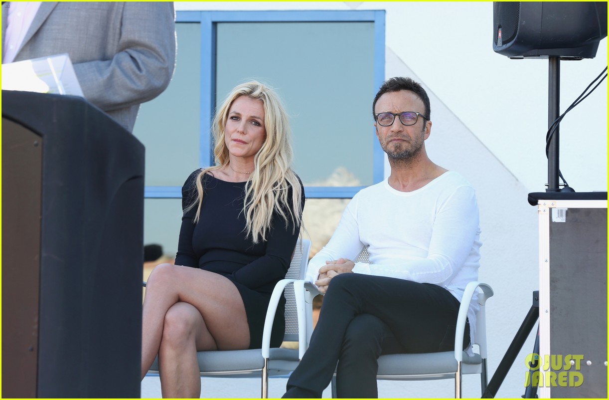 britney spears opens childrens cancer foundation campus in vegas 073982348