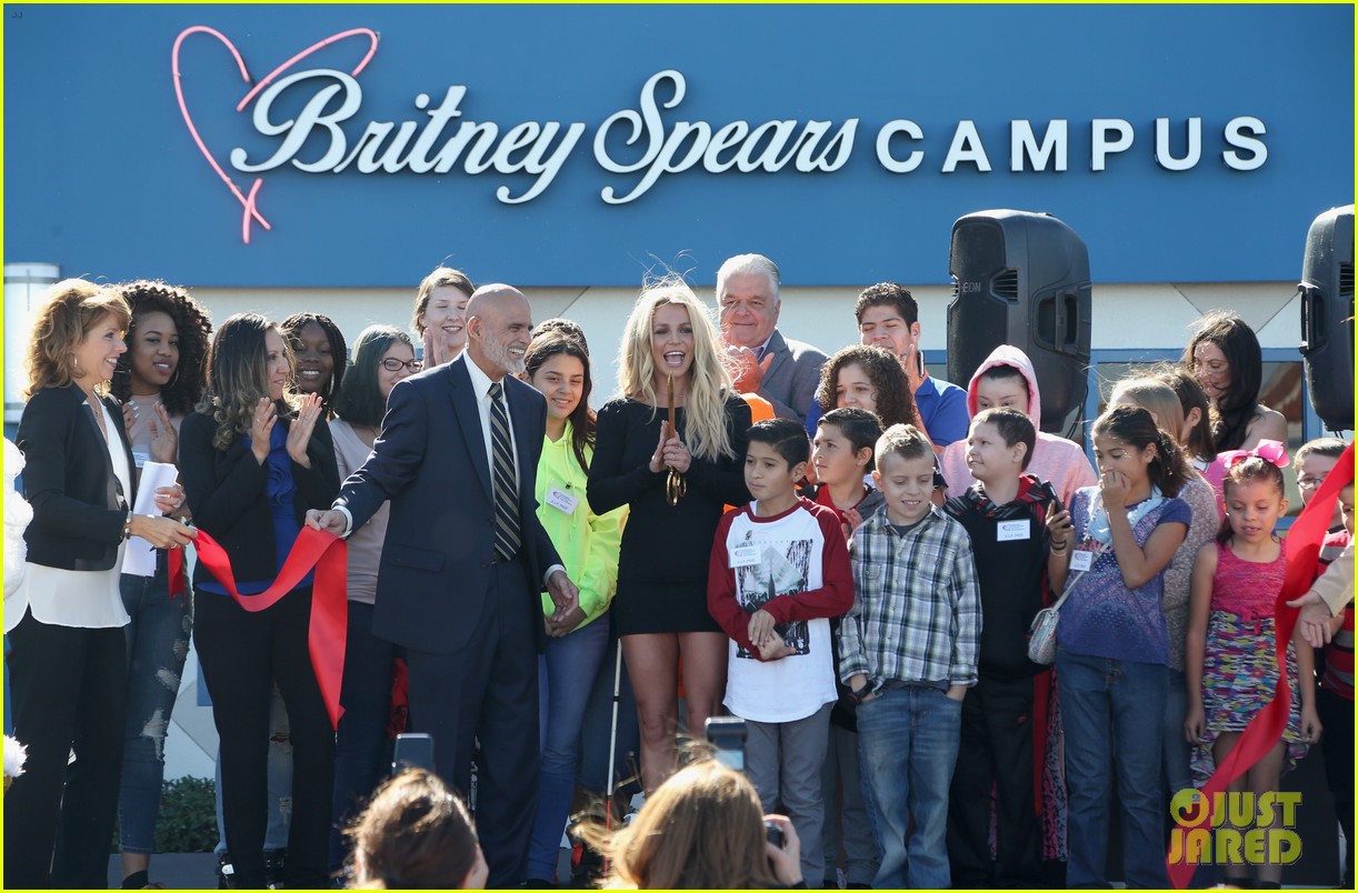 britney spears opens childrens cancer foundation campus in vegas 12