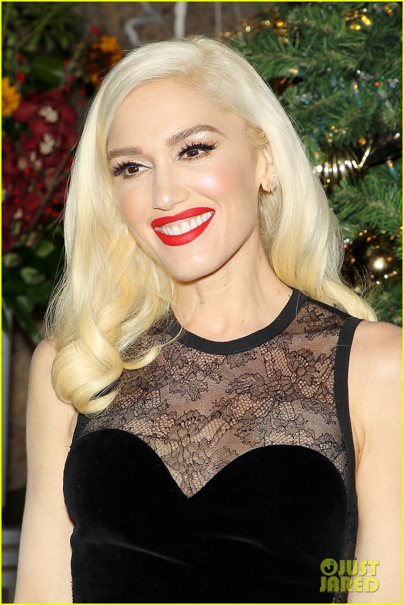 gwen stefani brings christmas to nyc with today show performances 313990706