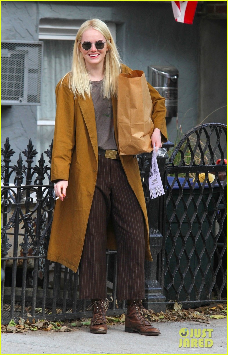 emma stone gets into character on maniac set in nyc 08