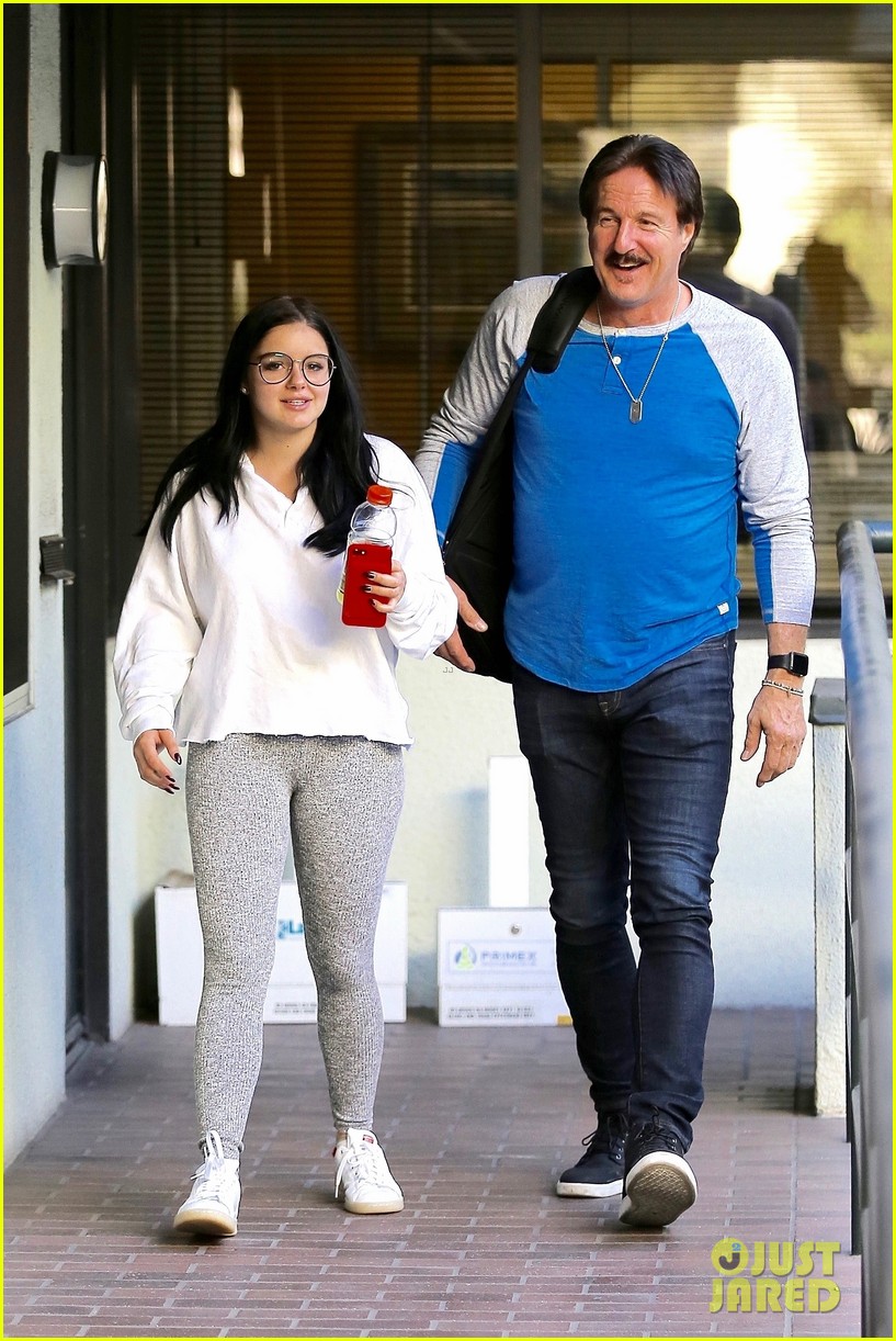 ariel winter is all smiles while spending the day with her dad 073994147