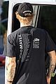 justin bieber gets lunch in beverly hills after a morning hike 06