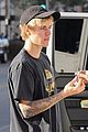 justin bieber gets lunch in beverly hills after a morning hike 08