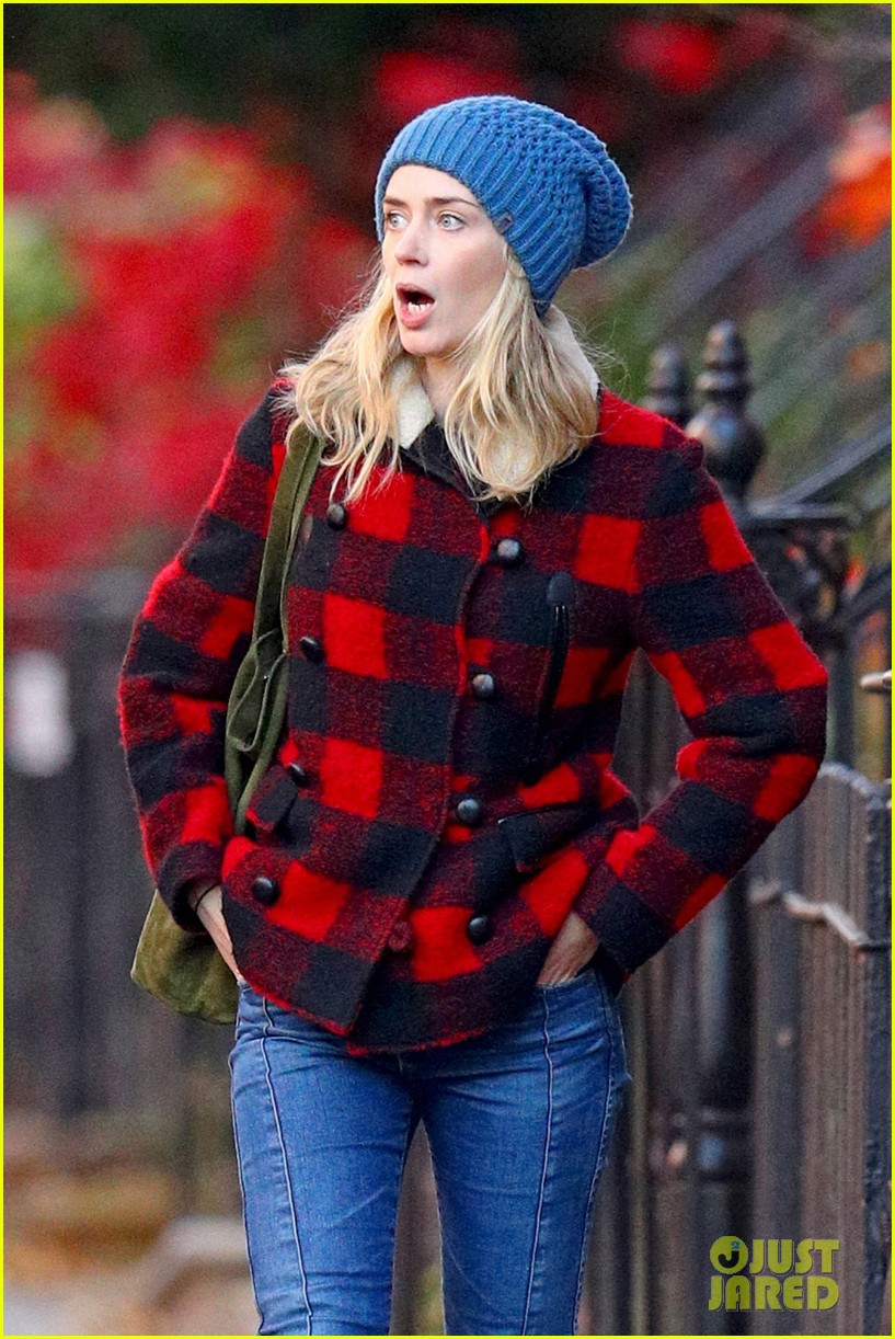 emily blunt goes for an afternoon stroll around nyc 253995043