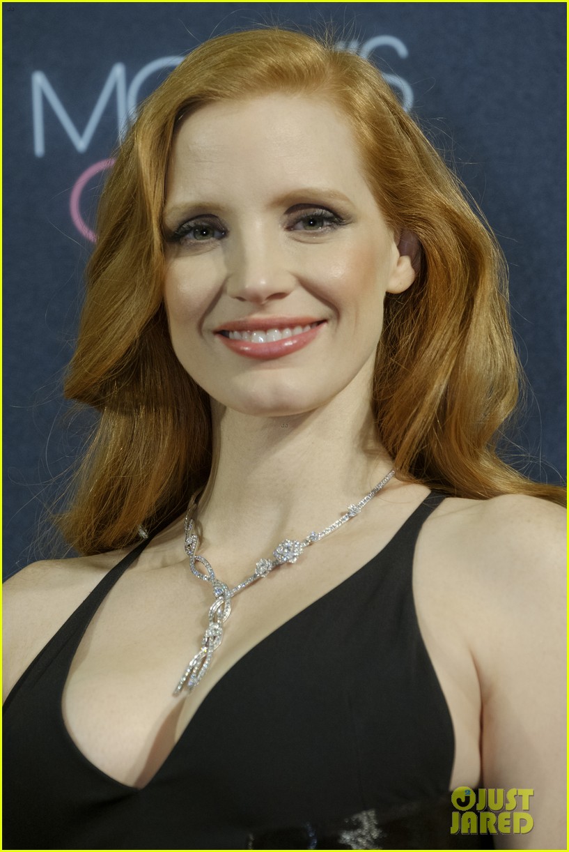 jessica chastain stuns at mollys game madrid premiere 073996963