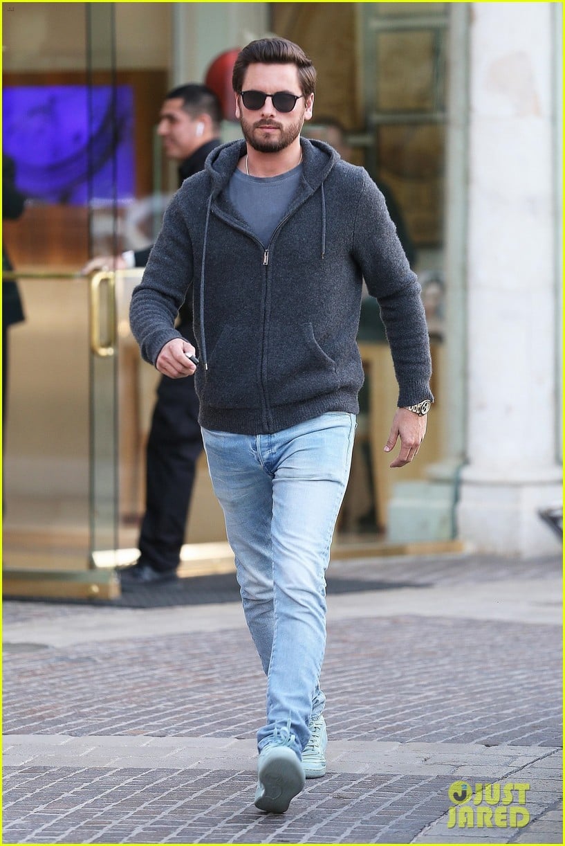 scott disick spends his afternoon shopping in calabasas 073994967